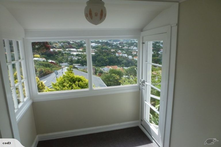 Photo of property in 5a Grove Road, Kelburn, Wellington, 6012