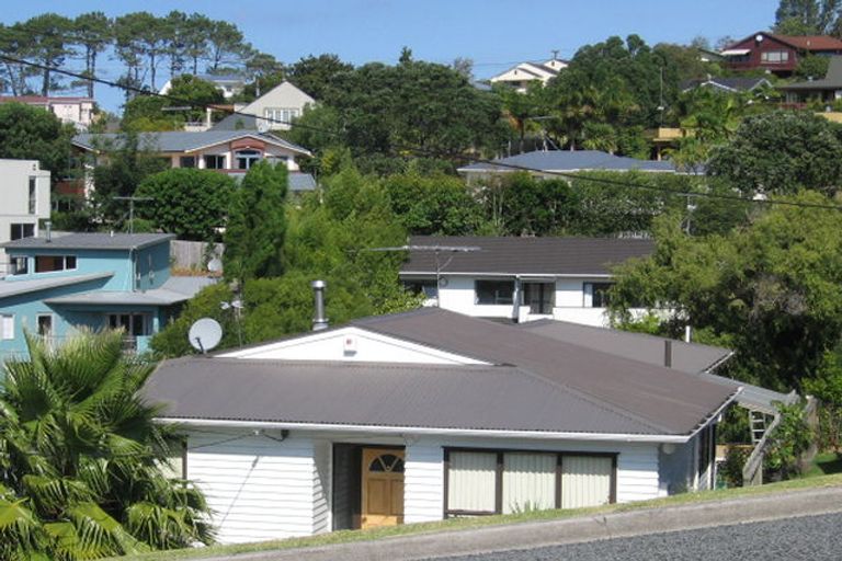 Photo of property in 2/68 Matipo Road, Mairangi Bay, Auckland, 0630