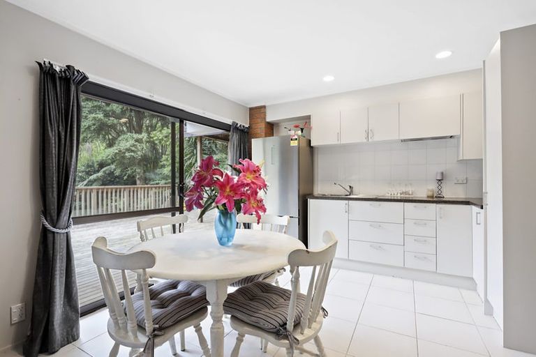 Photo of property in 132 Woodlands Park Road, Titirangi, Auckland, 0604