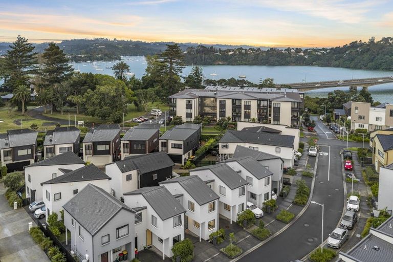 Photo of property in 16 Frank Gill Road, Hobsonville, Auckland, 0616