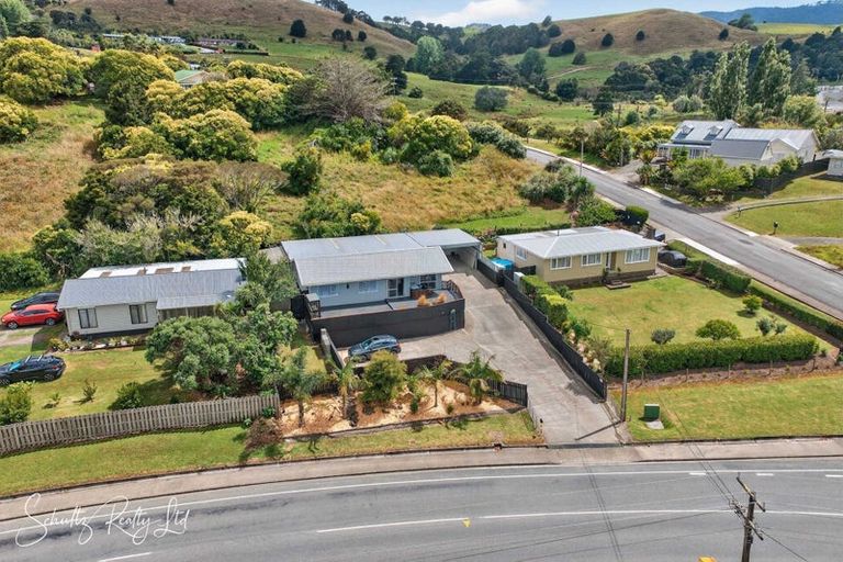 Photo of property in 27 Hurndall Street East, Maungaturoto, 0520