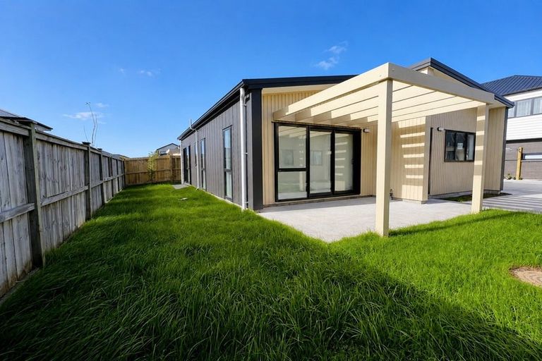 Photo of property in 32 Black Beech Crescent, Takanini, 2110