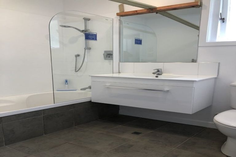 Photo of property in 39 Onslow Road, Khandallah, Wellington, 6035