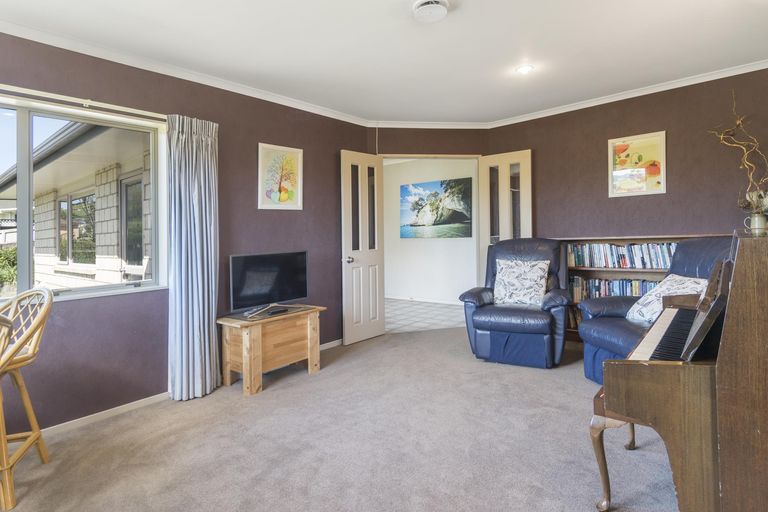 Photo of property in 28 Tuscany Place, Ohauiti, Tauranga, 3112