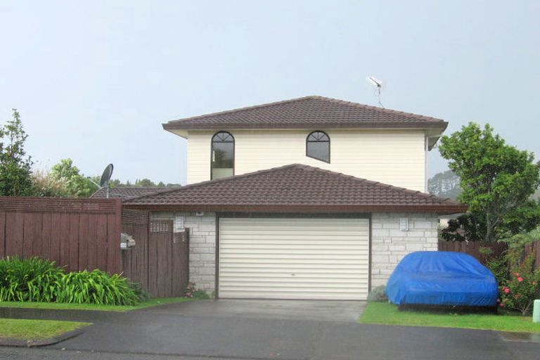 Photo of property in 28 Curacao Place, Half Moon Bay, Auckland, 2012