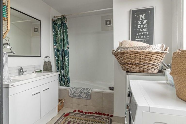 Photo of property in 231a Sturges Road, Henderson, Auckland, 0612