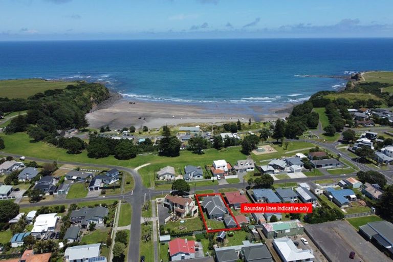 Photo of property in 17 Fox Street, Opunake, 4616