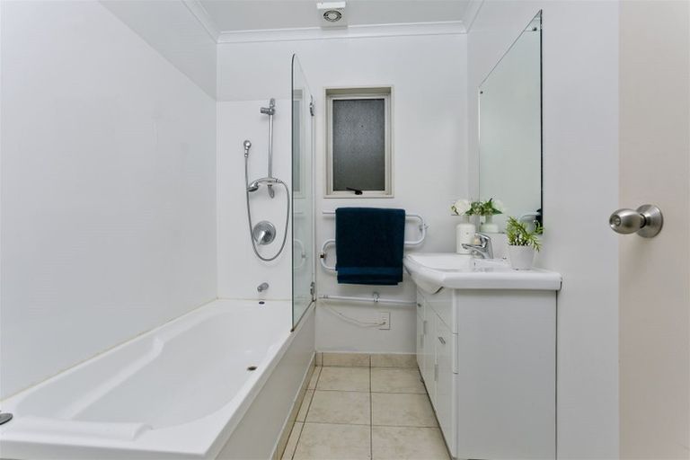 Photo of property in 1/61 The Avenue, Albany, Auckland, 0632