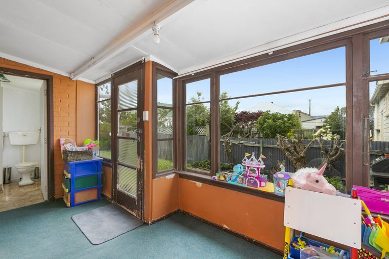 Photo of property in 38 Hargest Crescent, Saint Kilda, Dunedin, 9012