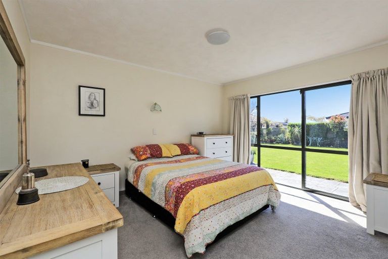 Photo of property in 21 Hyatt Grove, Greenmeadows, Napier, 4112