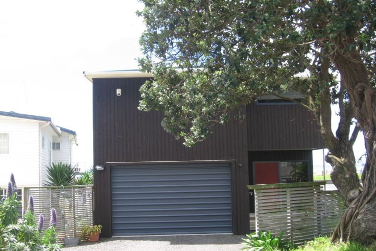 Photo of property in 34 The Terrace, Waihi Beach, 3611