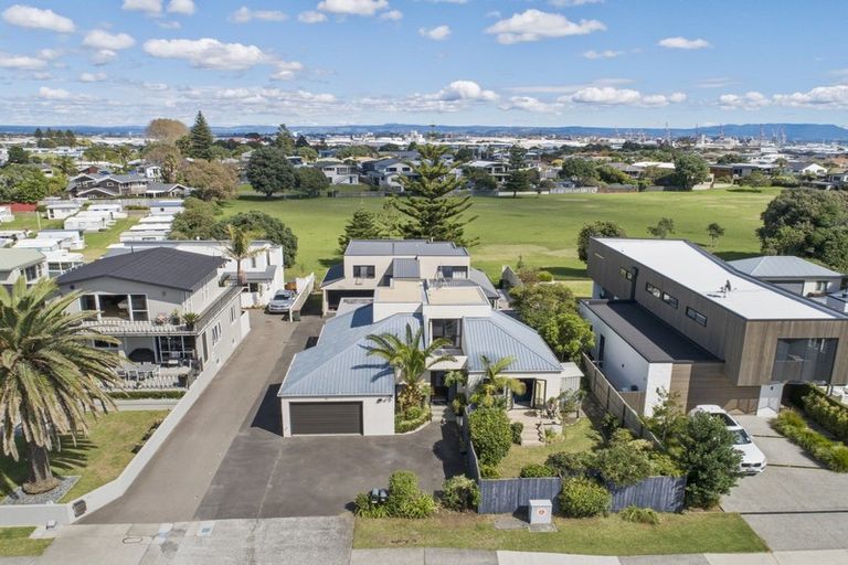 Photo of property in 28 Oceanbeach Road, Mount Maunganui, 3116