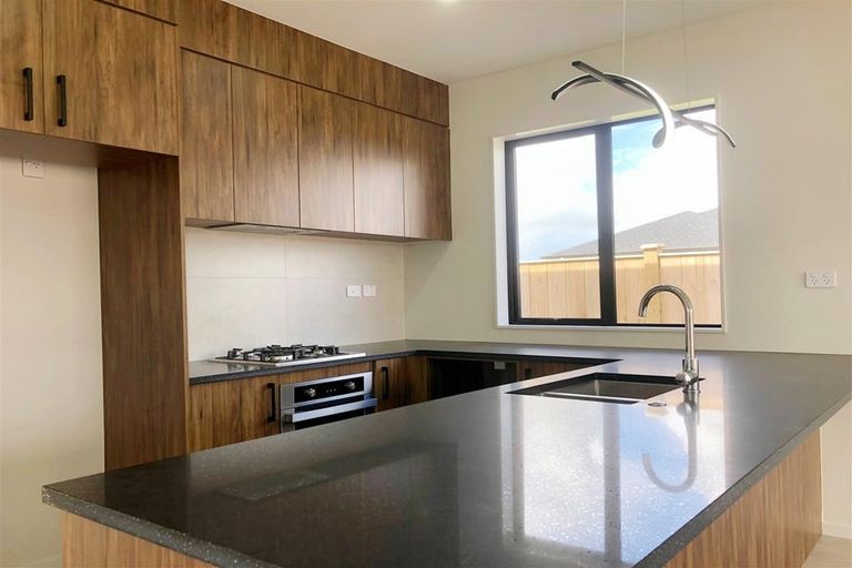 Photo of property in 19 Kaapehu Street, Karaka, 2578