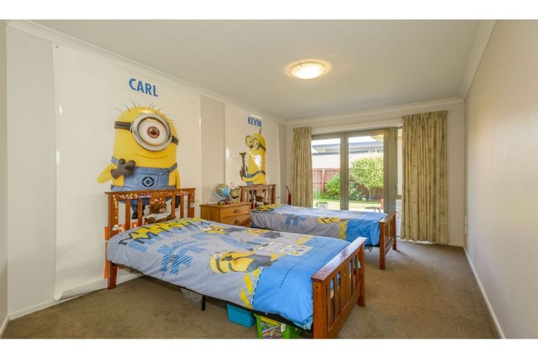 Photo of property in 33 Bottle Lake Drive, Parklands, Christchurch, 8083