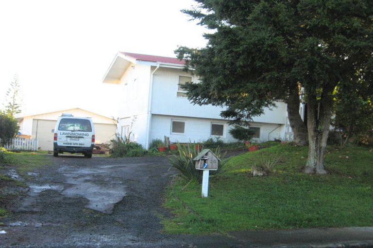 Photo of property in 20 Brouder Place, Hillpark, Auckland, 2102