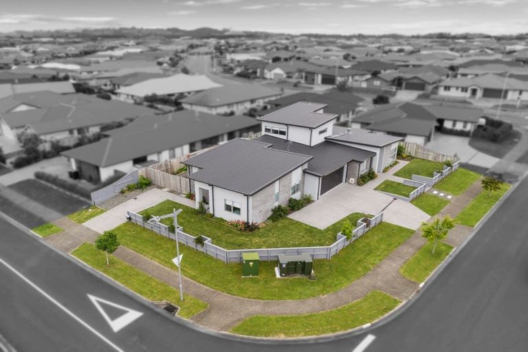 Photo of property in 120 Puhirake Crescent, Pyes Pa, Tauranga, 3112