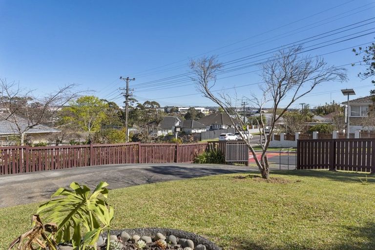 Photo of property in 24 School Road, Te Atatu South, Auckland, 0610