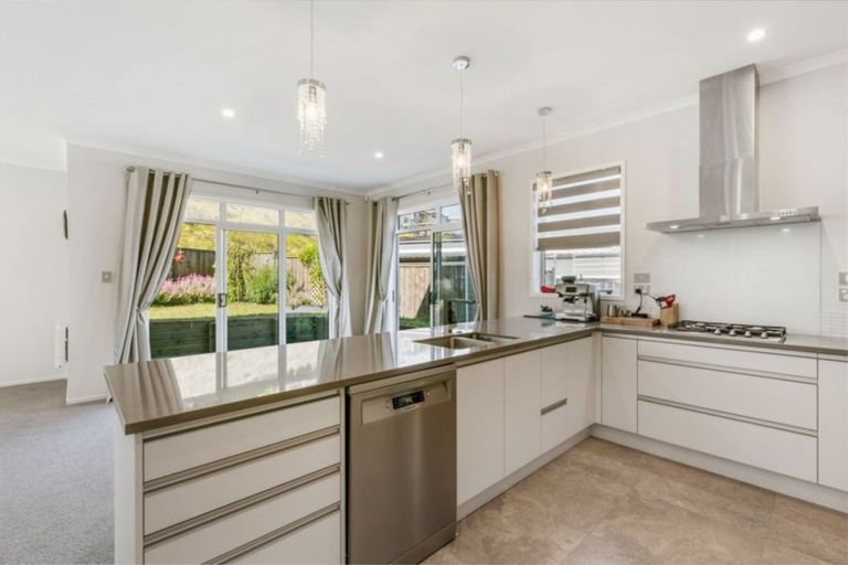 Photo of property in 92 Arran Point Parade, Orewa, 0931