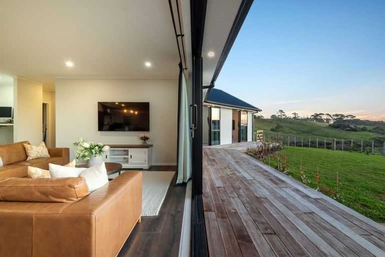 Photo of property in 71 Diamond Lane, Riverhead, 0793