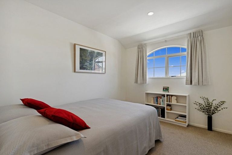 Photo of property in 3/24 Wernham Place, Northcote, Auckland, 0626