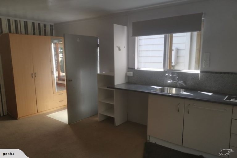 Photo of property in 8b Waimana Road, Conifer Grove, Takanini, 2112