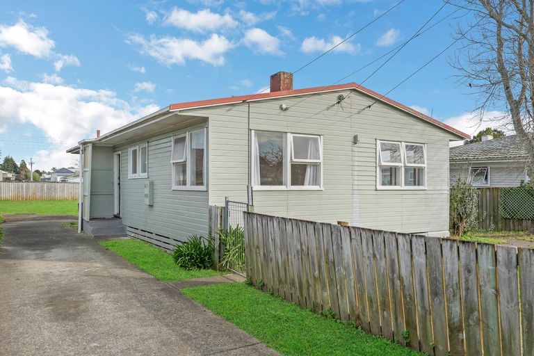 Photo of property in 76 Cambridge Terrace, Papatoetoe, Auckland, 2025