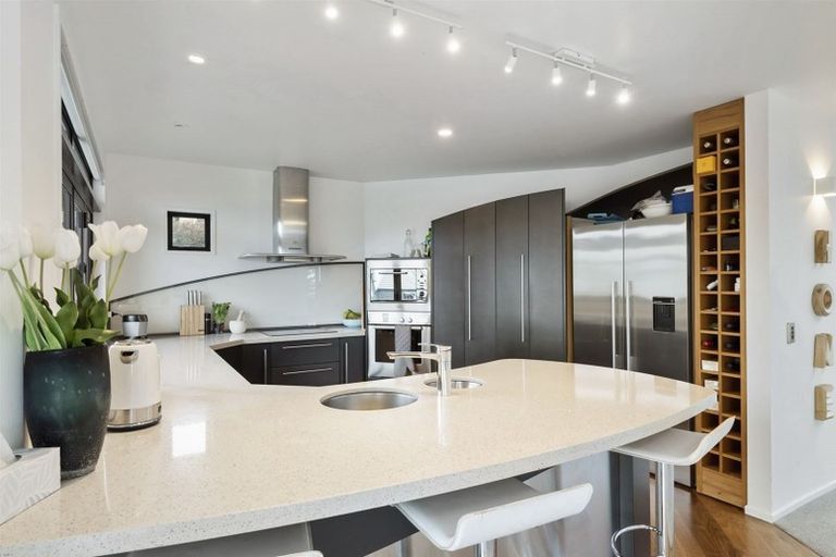 Photo of property in 18 Pacific Parade, Army Bay, Whangaparaoa, 0930