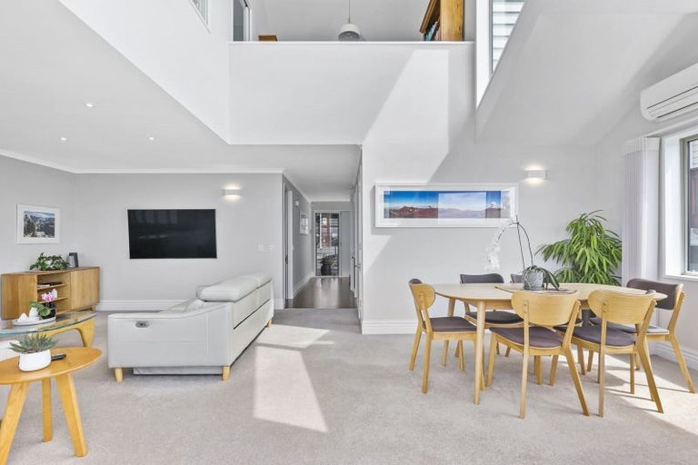 Photo of property in 5 Curnow Way, Kaiwharawhara, Wellington, 6035