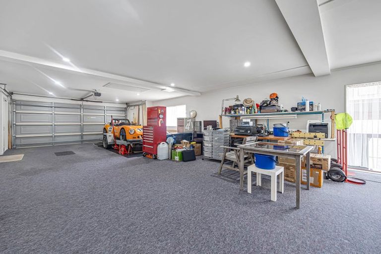 Photo of property in 5 Courtneys, West Harbour, Auckland, 0618