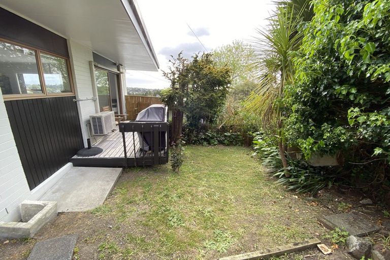 Photo of property in 2/10 Coroglen Avenue, Birkenhead, Auckland, 0626