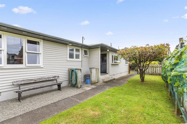 Photo of property in 172 Roslyn Road, Levin, 5510