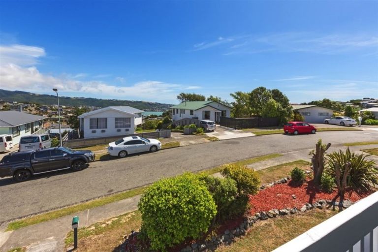 Photo of property in 9 Toporoa View, Ascot Park, Porirua, 5024
