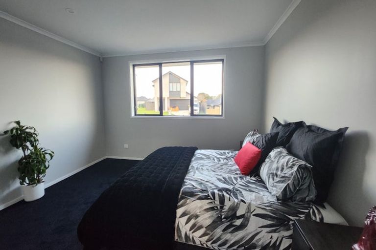 Photo of property in 2 Paapaka Way, Waiuku, 2123