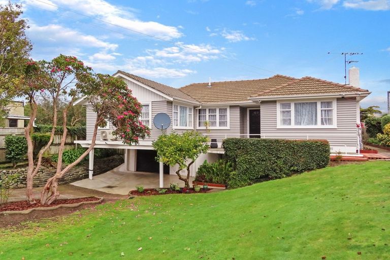 Photo of property in 1 Barsi Grove, Avalon, Lower Hutt, 5011