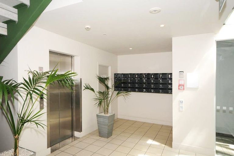 Photo of property in The Capital, 370 Oriental Parade, Oriental Bay, Wellington, 6011
