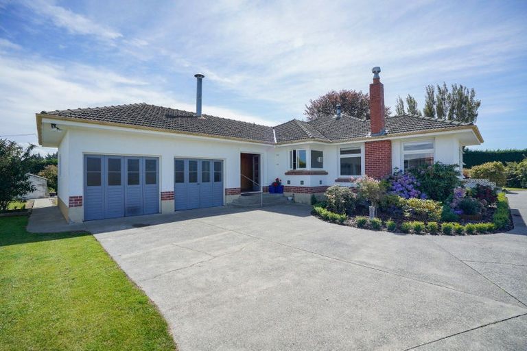 Photo of property in 1048 Lochiel-branxholme Road, Branxholme, Invercargill, 9874