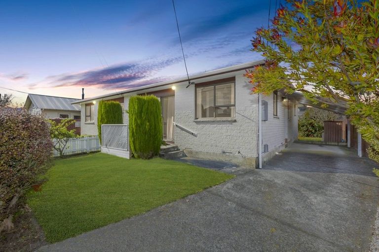 Photo of property in 2/48 Kowhai Avenue, Ebdentown, Upper Hutt, 5018