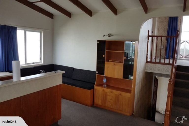 Photo of property in 18 Shakespear Road, Army Bay, Whangaparaoa, 0930