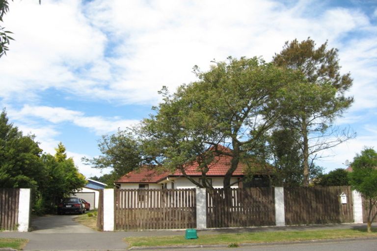 Photo of property in 76 Royal Park Drive, Parklands, Christchurch, 8083