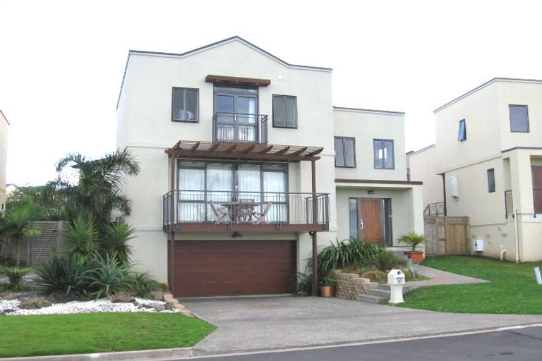 Photo of property in 20 Provence Esplanade, Te Atatu Peninsula, Auckland, 0610