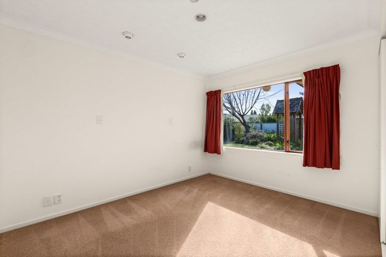 Photo of property in 16 Knightsbridge Place, Taradale, Napier, 4112