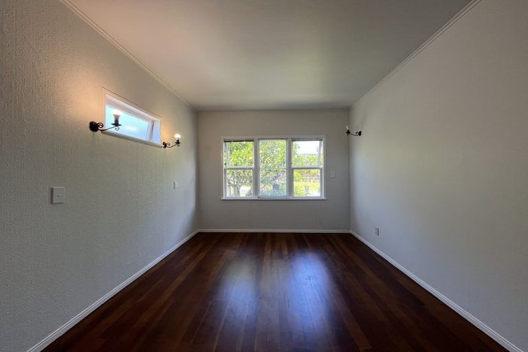 Photo of property in 64 Sylvan Crescent, Te Atatu South, Auckland, 0610