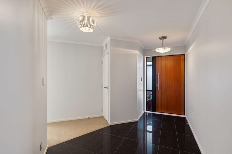 Photo of property in 6 Galea Grove, Kelvin Grove, Palmerston North, 4414