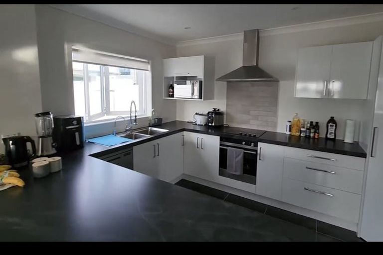 Photo of property in 10 Puroto Place, One Tree Point, 0118