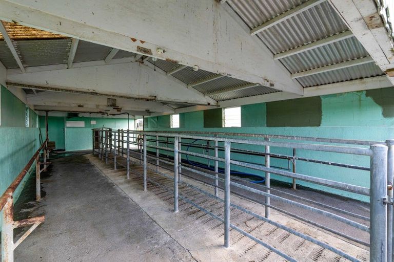 Photo of property in 306 Pungarehu Road, Pungarehu, 4685