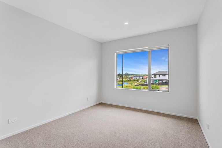 Photo of property in 39 Parkmore Drive, Rosehill, Papakura, 2113