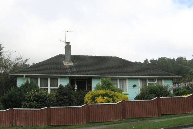 Photo of property in 15 Rintoul Grove, Stokes Valley, Lower Hutt, 5019