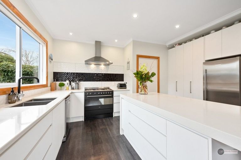 Photo of property in 24 South Street, Petone, Lower Hutt, 5012