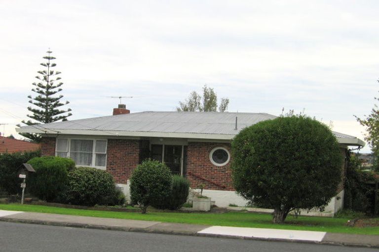 Photo of property in 114 Sandspit Road, Shelly Park, Auckland, 2014