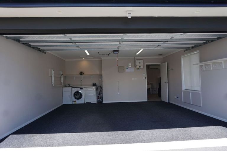 Photo of property in 2/144 Forest Lake Road, Forest Lake, Hamilton, 3200